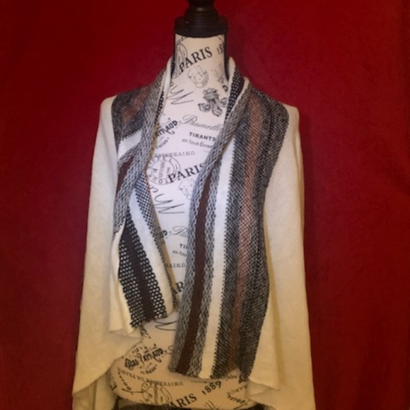 Cute wrap sweater - Picture 1 of 5